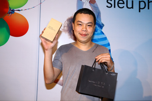 Fan Việt xếp hàng chờ mua Samsung Galaxy S4 - 12