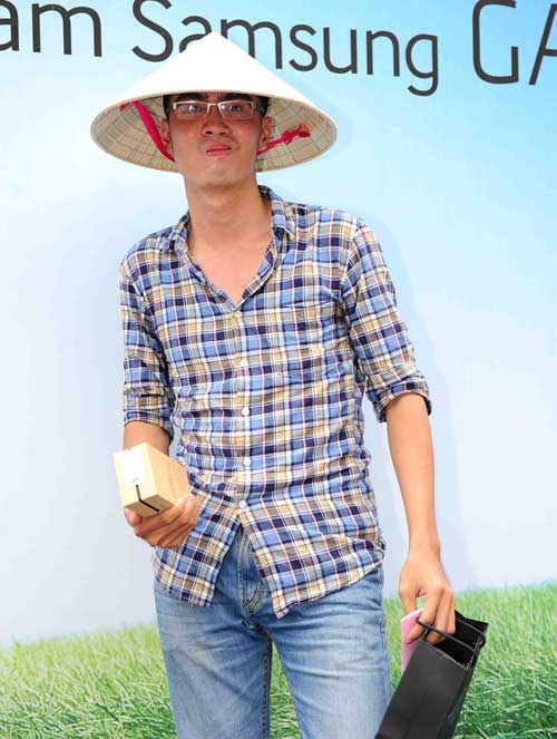 Fan Việt xếp hàng chờ mua Samsung Galaxy S4 - 14