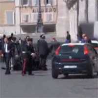 Tin tức trong ngày - Xả súng bên ngoài văn phòng Thủ tướng Italia