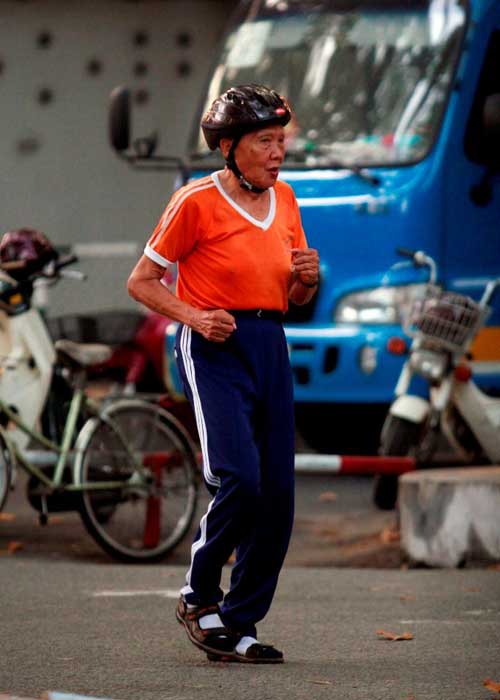 Hình ảnh "lạ" trong công viên ở TPHCM - 2