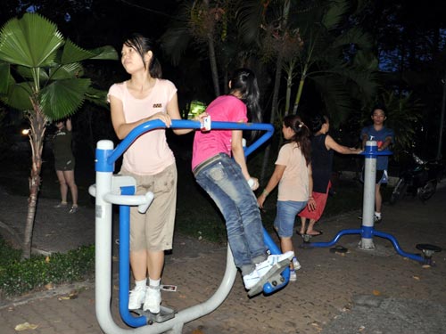 Hình ảnh "lạ" trong công viên ở TPHCM - 3