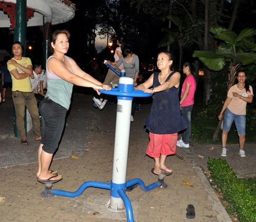 Hình ảnh "lạ" trong công viên ở TPHCM - 4