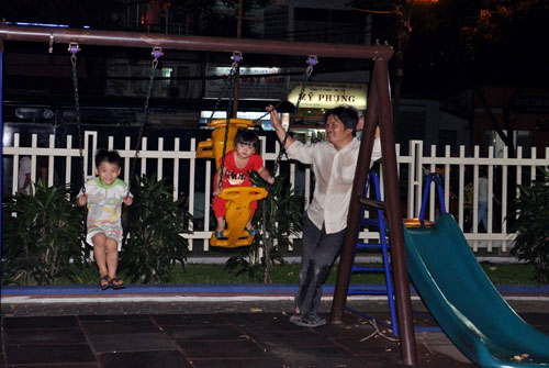 Hình ảnh "lạ" trong công viên ở TPHCM - 9