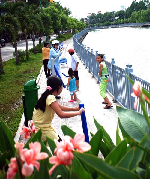 Hình ảnh "lạ" trong công viên ở TPHCM - 6