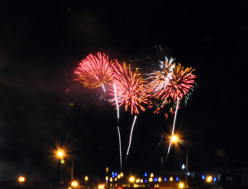 TP.HCM: Hàng ngàn người đổ xô đi xem pháo hoa - 5