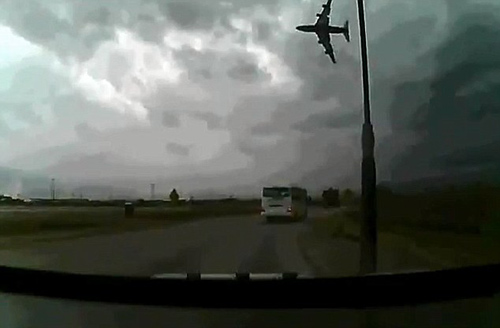 Afghanistan: Máy bay bốc cháy ngùn ngụt - 2