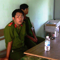 Pháp luật - Tạm giữ MC truyền hình giả công an