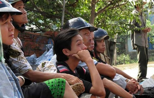 Cháy lớn, thiêu rụi gần 50 ngôi nhà - 6