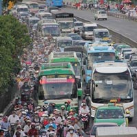 Tin tức trong ngày - Người dân ùn ùn trở về thành phố sau nghỉ lễ