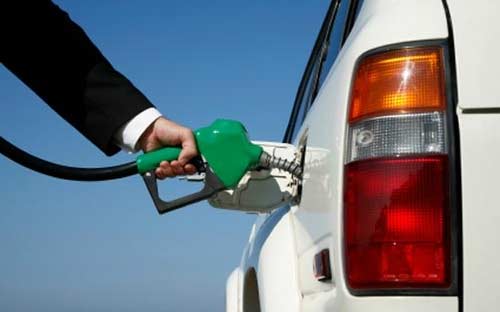 Giá xăng, dầu thế giới tiếp tục tuột dốc - 1