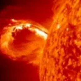 Tin tức trong ngày - Clip: Cận cảnh mặt trời phun lửa đỏ