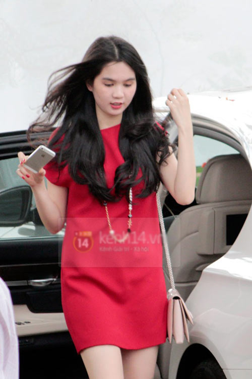 Ngọc Trinh dẫn BMW bạc tỷ đi "bấm biển" - 2