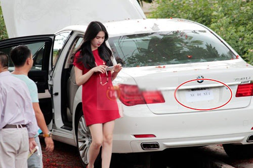 Ngọc Trinh dẫn BMW bạc tỷ đi "bấm biển" - 3