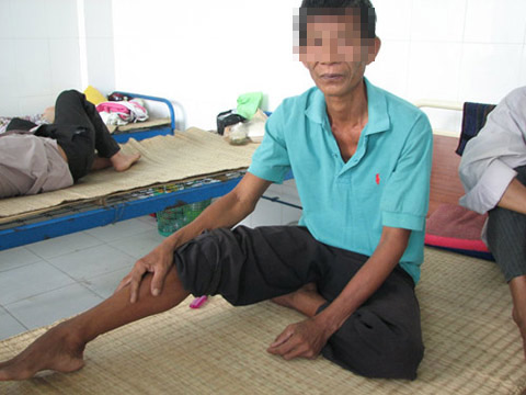 Tỷ thí rượu đế, 1 người chết, 1 người cấp cứu - 2