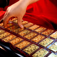 Tài chính - Bất động sản - "Ngóng" kết quả đấu thầu, vàng tăng giá