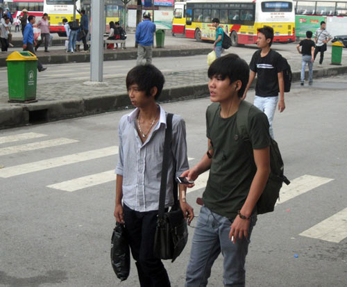 Vẫn “vô tư” nhả khói thuốc ở bệnh viện - 9