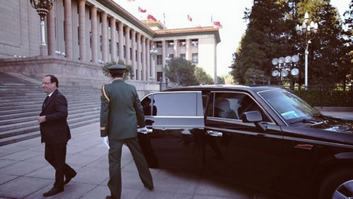 Tổng thống Pháp được Bắc Kinh "chiêu đãi" xe sang - 1