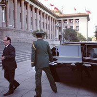Ô tô - Xe máy - Tổng thống Pháp được Bắc Kinh "chiêu đãi" xe sang