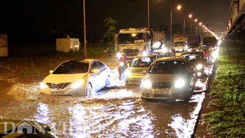 Hà Nội mênh mông nước sau cơn mưa lớn - 8