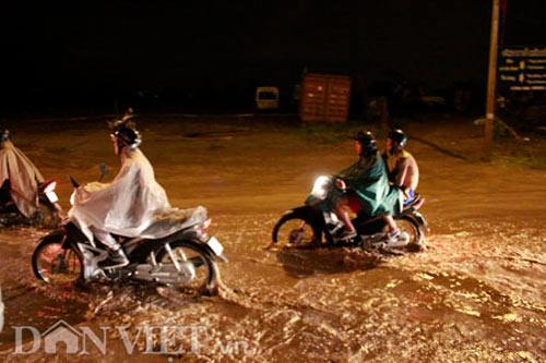 Hà Nội mênh mông nước sau cơn mưa lớn - 9