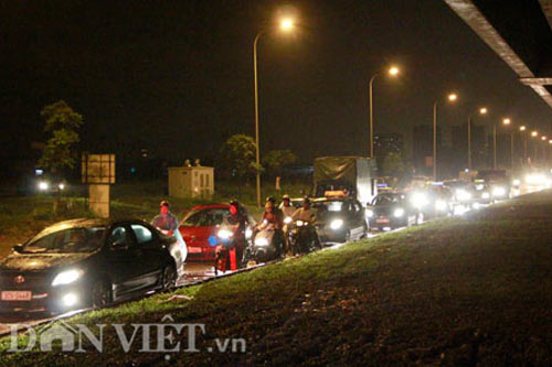 Hà Nội mênh mông nước sau cơn mưa lớn - 10