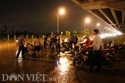 Hà Nội mênh mông nước sau cơn mưa lớn - 7