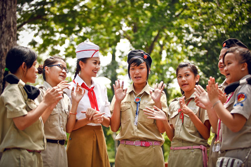 Thanh Hằng hồi teen đeo khăn quàng đỏ - 4