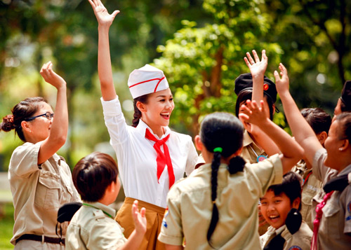 Thanh Hằng hồi teen đeo khăn quàng đỏ - 6