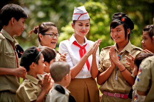 Thanh Hằng hồi teen đeo khăn quàng đỏ - 7