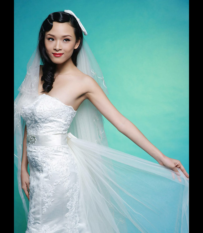 Trương Hồ Phương Nga kiêu sa váy cưới trắng