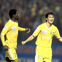 Bóng đá - Video: Công Vinh “vô duyên” ngày trở lại