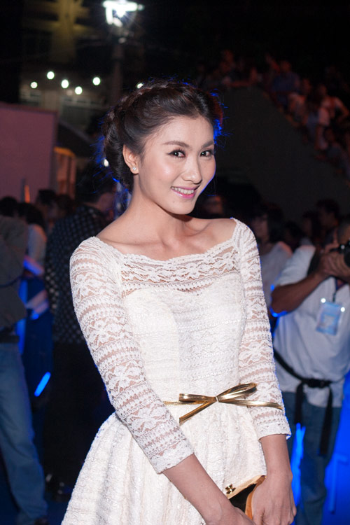 Nghẹt thở ngắm người đẹp tại HTV Awards - 13