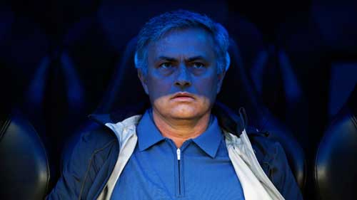 Mourinho “vô cảm” trên băng ghế chỉ đạo - 1