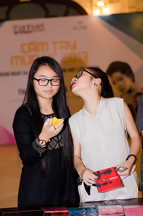 Con gái Thanh Lam cười như được mùa - 8