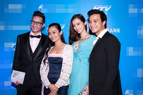 Nghẹt thở ngắm người đẹp tại HTV Awards - 19