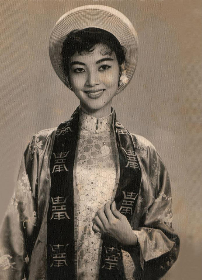 Được xem là ngôi sao sáng nhất của điện ảnh thương mại miền Nam Việt Nam giai đoạn cuối thập niên 1950 đến cuối thập niên 1970, bà tham gia rất nhiều bộ phim, trong đó nhiều phim hợp tác với Mỹ, Philippines, Thái Lan, Hồng Kông, Đài Loan, Nhật Bản..