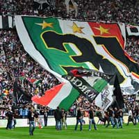 Bóng đá - Conte bị lột đồ, fan Juventus ùa vào sân