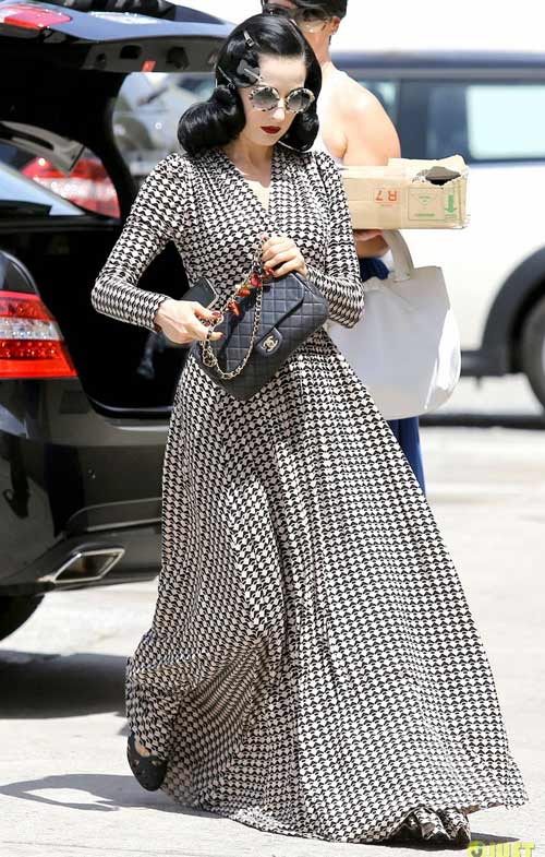 Khoảng hở mát lạnh của mỹ nhân tóc vàng - 8