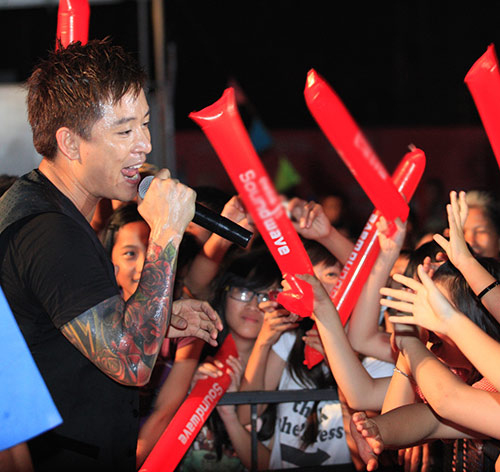 Tuấn Hưng toát mồ hôi vì 6.500 fan - 4