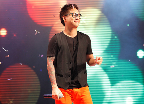 Tuấn Hưng toát mồ hôi vì 6.500 fan - 2