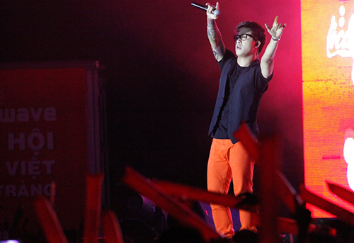 Tuấn Hưng toát mồ hôi vì 6.500 fan - 3