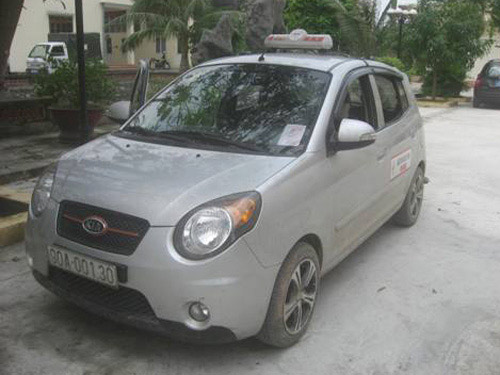 "Điều" tài xế ra đồng, dí dao vào cổ để cướp - 1