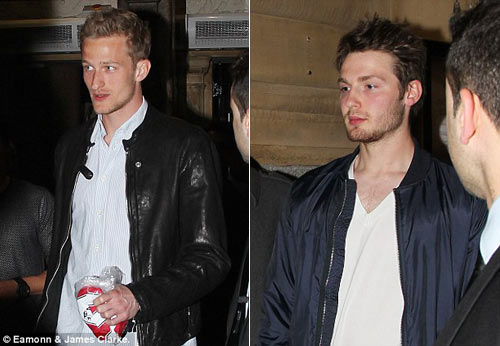 Thua Chelsea, cầu thủ MU đi nhậu - 5