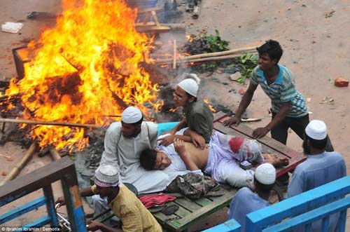 Bangladesh: Bạo lực đẫm máu, 37 người chết - 2