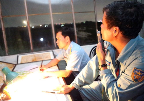 SU-30MK2 bay đêm trên bầu trời phương Nam - 12