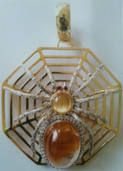 Nước mắt "cô gái" chuyển giới lừa tiền - 2