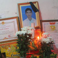 Tin tức trong ngày - Cứu 5 trẻ: Tặng Huy hiệu “Tuổi trẻ dũng cảm”