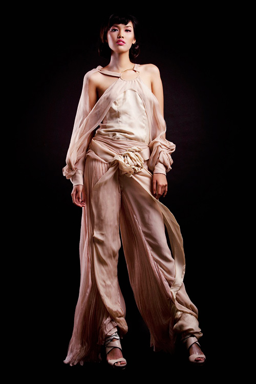 Lan Khuê lại "ẵm" giải thưởng quốc tế - 11