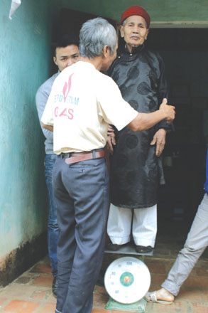 HN: Ông lão 90 tuổi mọc lại cả hàm răng - 2