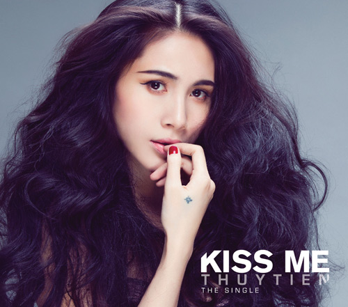 Thủy Tiên gây sốt khi trở lại showbiz - 4